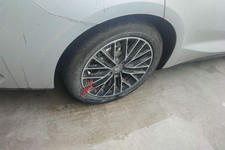 Used BYD Qin L 2024 DM-i 120KM Excellence Model Right Rear Wheel Hub