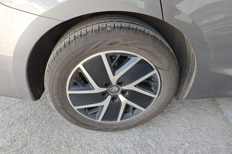 Used BYD Qin L 2024 DM-i 80KM Beyond Model Right Rear Wheel Hub