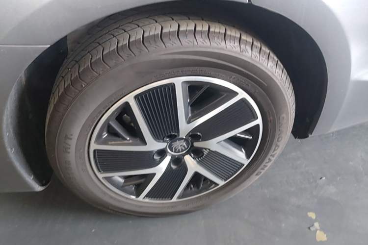 Used BYD Qin L 2024 DM-i 120KM Leading Model Right Rear Wheel Hub