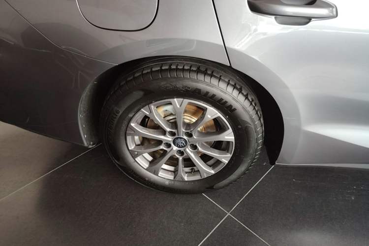 Used BYD Qin L 2024 DM-i 80KM Leading Model Right Rear Wheel Hub