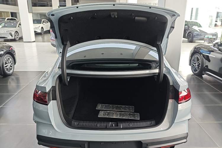 Used BYD Qin L 2024 DM-i 120KM Leading Model Trunk
