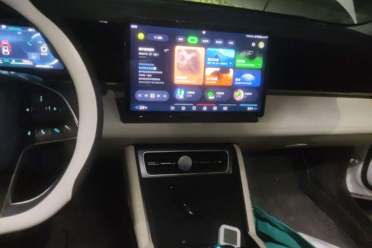Used BYD Qin L 2024 DM-i 120KM Beyond Model Audio And AC Panel