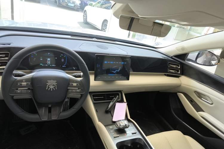 Used BYD Qin L 2024 DM-i 80KM Leading Model Audio And AC Panel