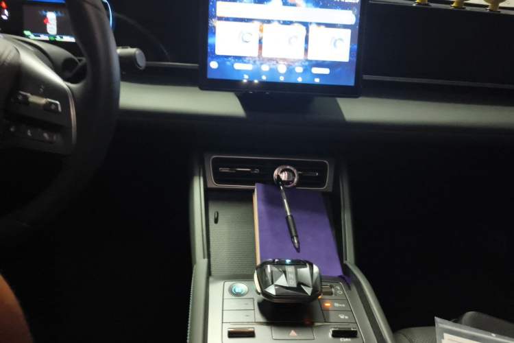 Used BYD Qin L 2024 DM-i 80KM Leading Model Audio And AC Panel