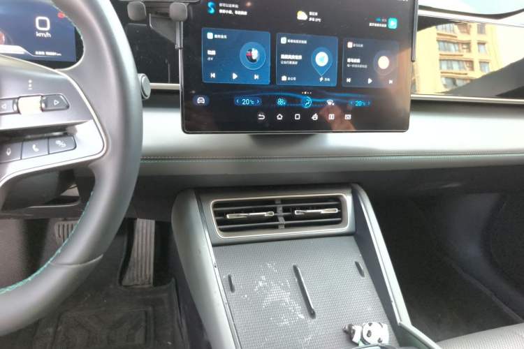 Used BYD Qin L 2024 DM-i 80KM Beyond Model Audio And AC Panel