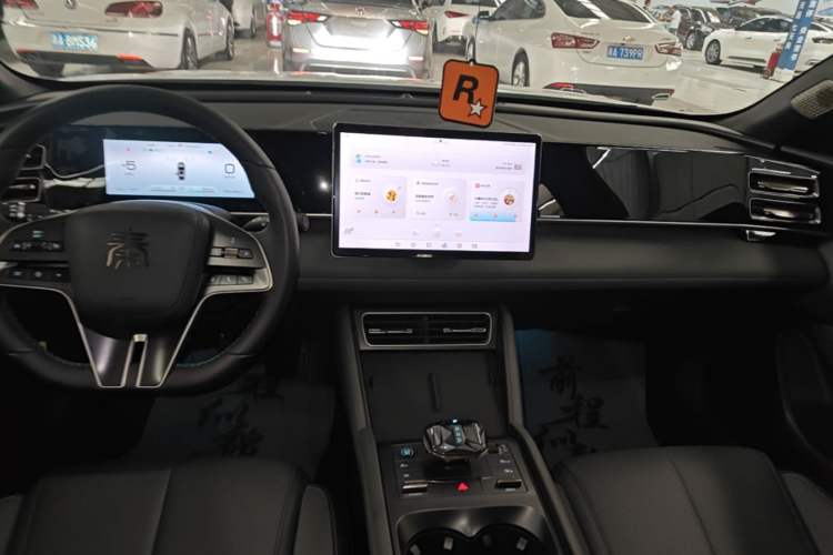 Used BYD Qin L 2024 DM-i 120KM Leading Model Audio And AC Panel