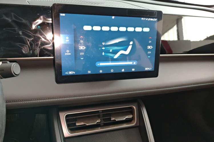 Used BYD Qin L 2024 DM-i 80KM Leading Model Audio And AC Panel