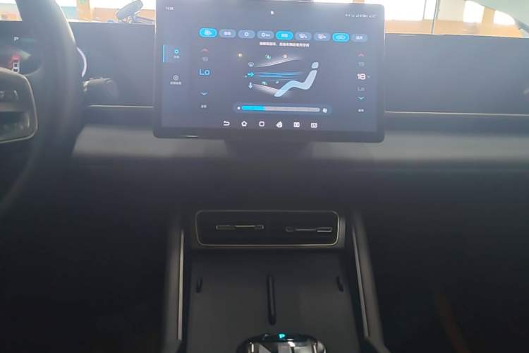 Used BYD Qin L 2024 DM-i 120KM Leading Model Audio And AC Panel