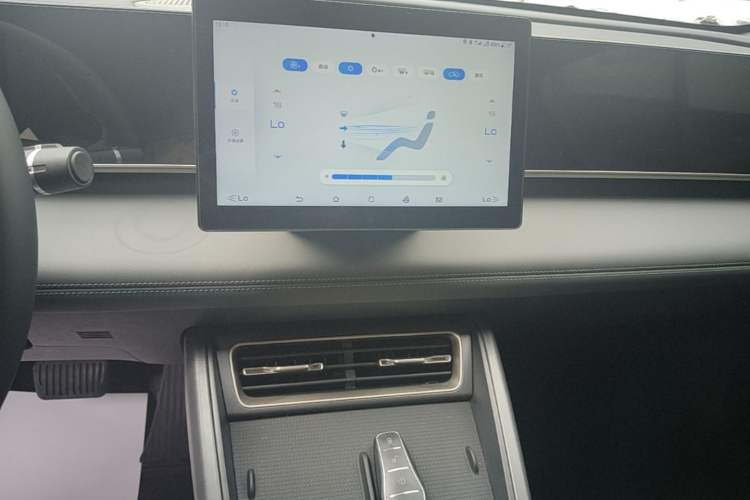 Used BYD Qin L 2024 DM-i 80KM Leading Model Audio And AC Panel
