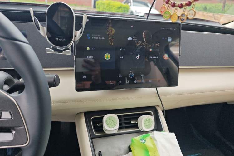 Used BYD Qin L 2024 DM-i 120KM Leading Model Audio And AC Panel