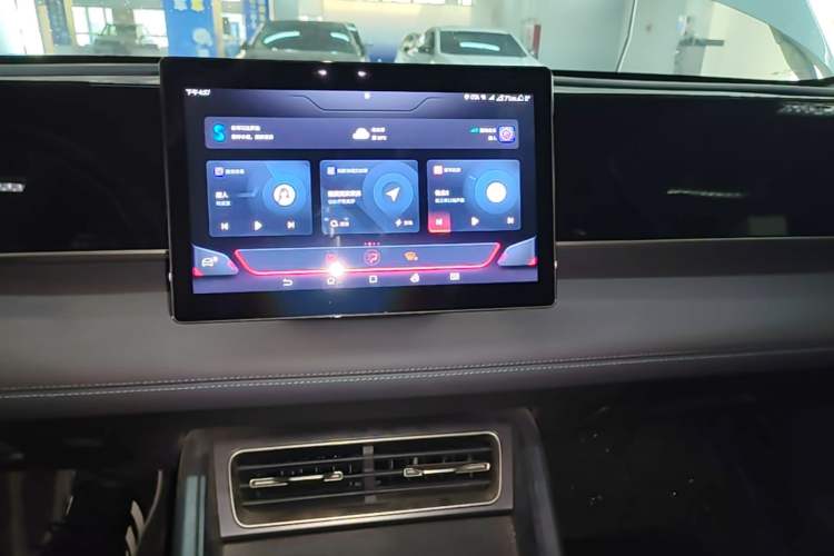 Used BYD Qin L 2024 DM-i 80KM Leading Model Audio And AC Panel