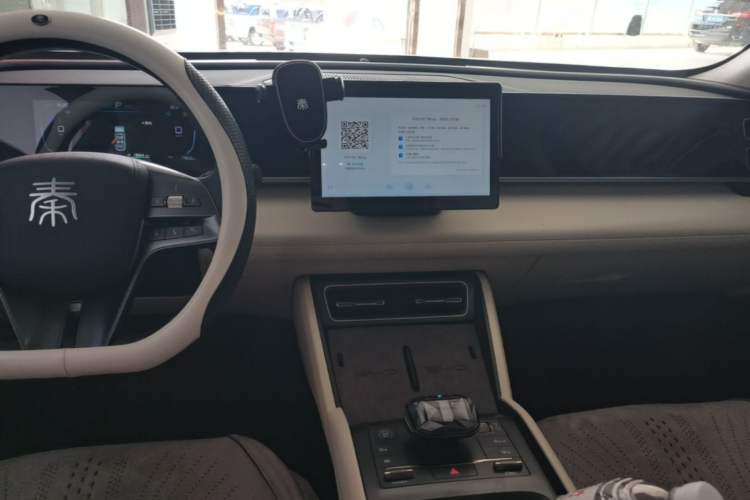 Used BYD Qin L 2024 DM-i 80KM Leading Model Audio And AC Panel