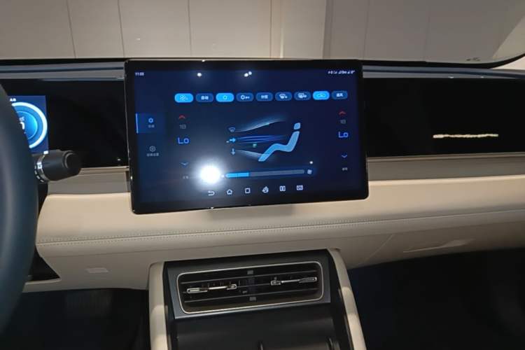 Used BYD Qin L 2024 DM-i 120KM Beyond Model Audio And AC Panel