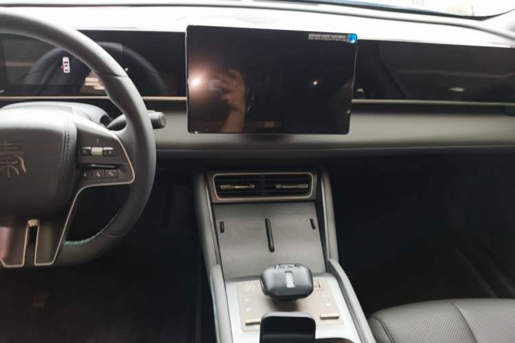 Used BYD Qin L 2024 DM-i 120KM Beyond Model Audio And AC Panel