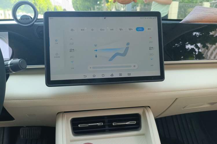 Used BYD Qin L 2024 DM-i 120KM Leading Model Audio And AC Panel