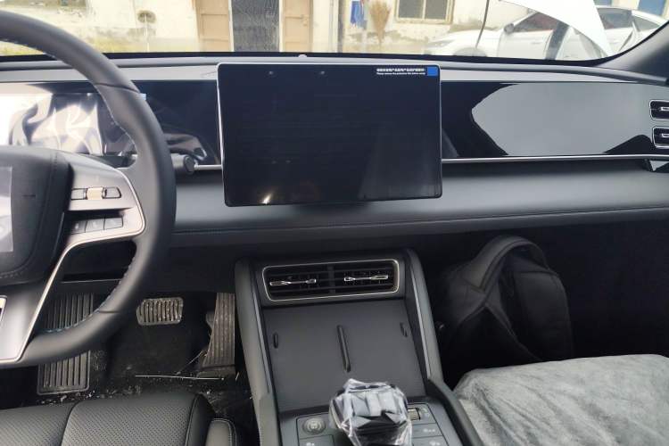 Used BYD Qin L 2024 DM-i 80KM Beyond Model Audio And AC Panel