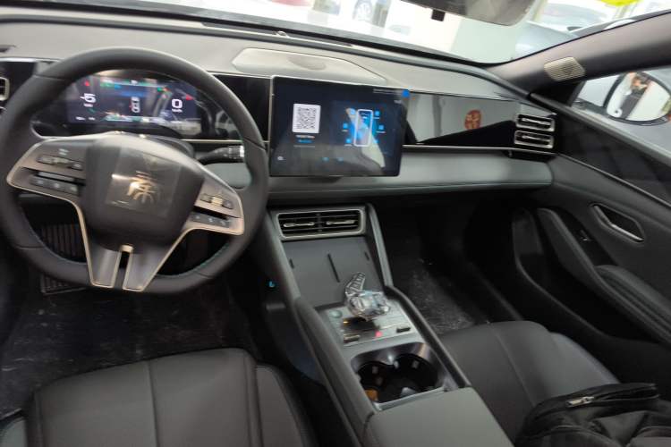 Used BYD Qin L 2024 DM-i 120KM Beyond Model Audio And AC Panel