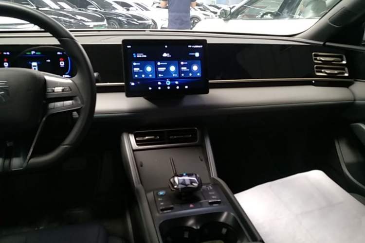 Used BYD Qin L 2024 DM-i 80KM Leading Model Audio And AC Panel