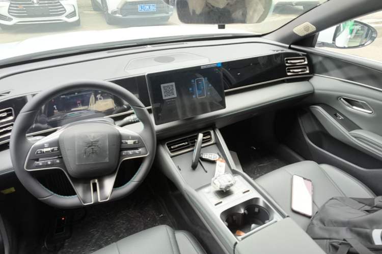 Used BYD Qin L 2024 DM-i 120KM Beyond Model Audio And AC Panel