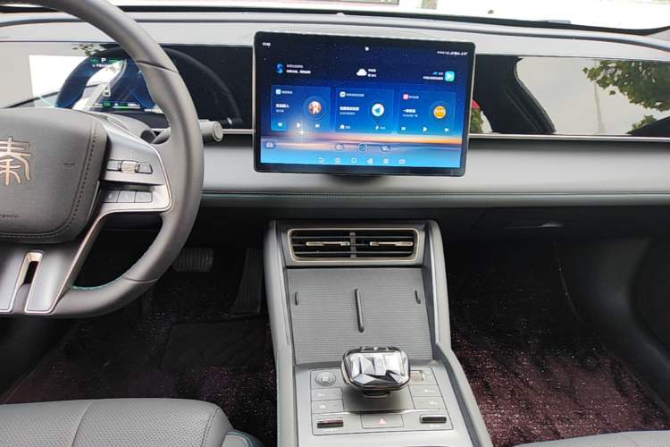 Used BYD Qin L 2024 DM-i 80KM Beyond Model Audio And AC Panel