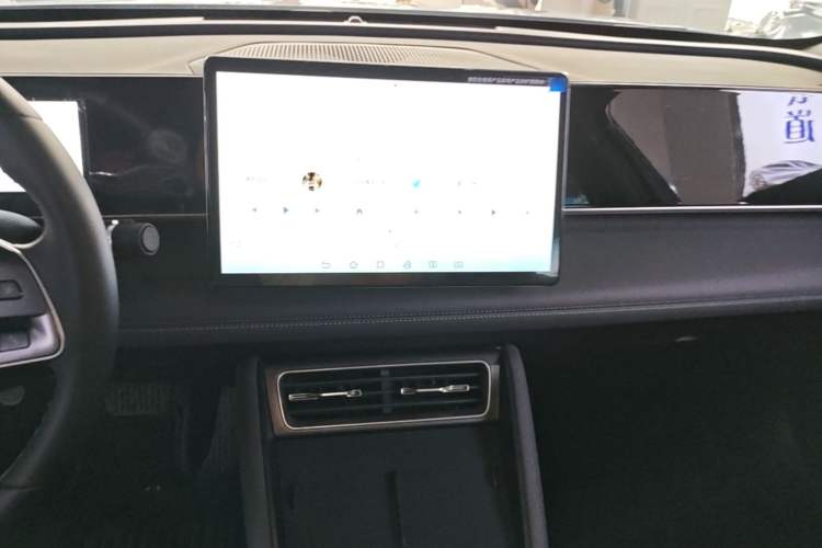 Used BYD Qin L 2024 DM-i 80KM Beyond Model Audio And AC Panel