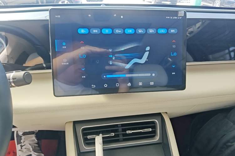 Used BYD Qin L 2024 DM-i 120KM Leading Model Audio And AC Panel