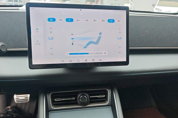Used BYD Qin L 2024 DM-i 80KM Beyond Model Audio And AC Panel