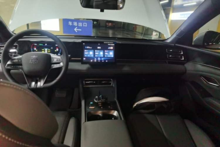 Used BYD Qin L 2024 DM-i 80KM Leading Model Audio And AC Panel