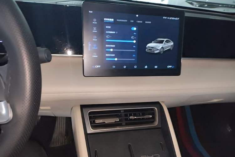 Used BYD Qin L 2024 DM-i 80KM Leading Model Audio And AC Panel
