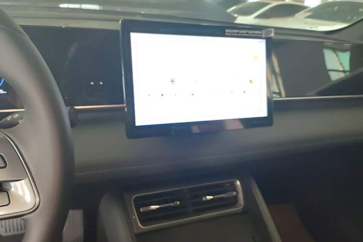 Used BYD Qin L 2024 DM-i 80KM Leading Model Audio And AC Panel