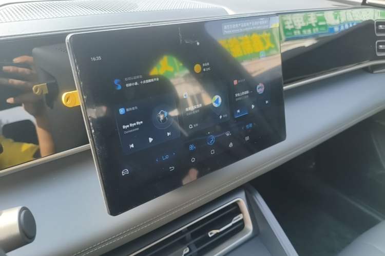 Used BYD Qin L 2024 DM-i 80KM Leading Model Audio And AC Panel