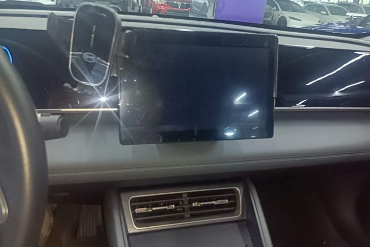 Used BYD Qin L 2024 DM-i 80KM Leading Model Audio And AC Panel