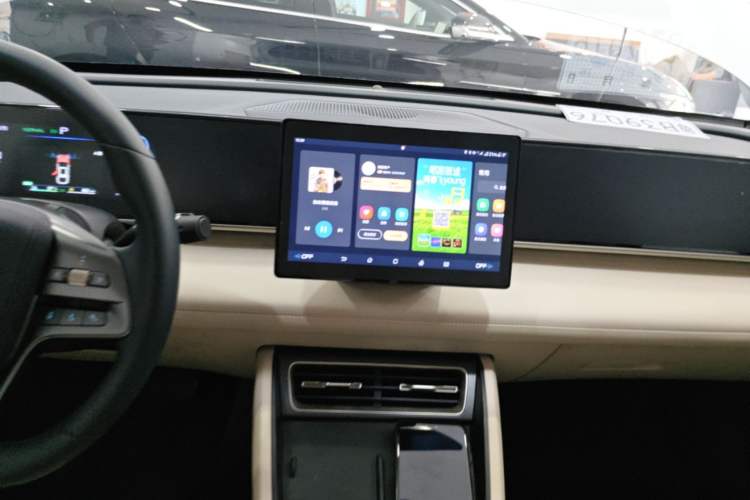 Used BYD Qin L 2024 DM-i 80KM Leading Model Audio And AC Panel