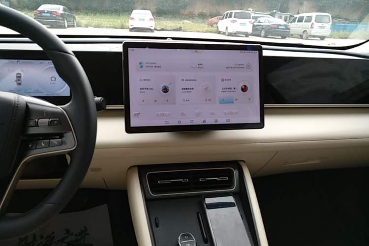 Used BYD Qin L 2024 DM-i 80KM Beyond Model Audio And AC Panel