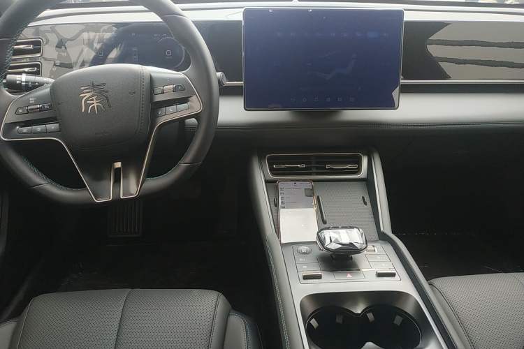 Used BYD Qin L 2024 DM-i 120KM Leading Model Audio And AC Panel