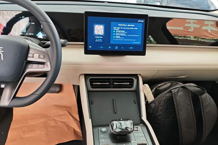 Used BYD Qin L 2024 DM-i 80KM Leading Model Audio And AC Panel