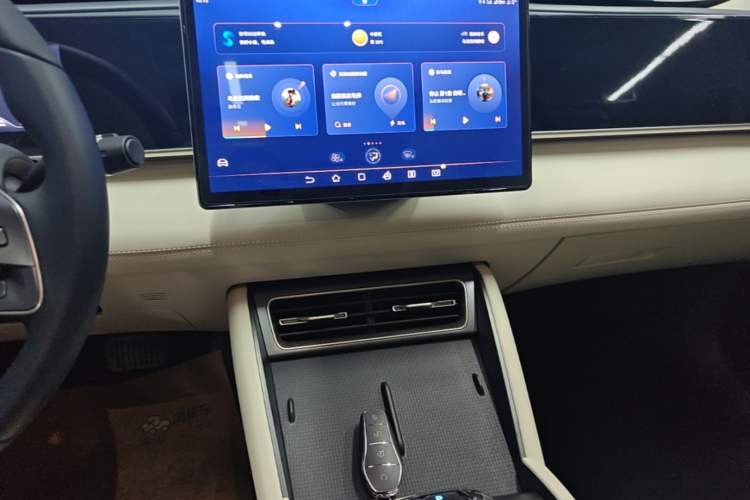 Used BYD Qin L 2024 DM-i 120KM Leading Model Audio And AC Panel