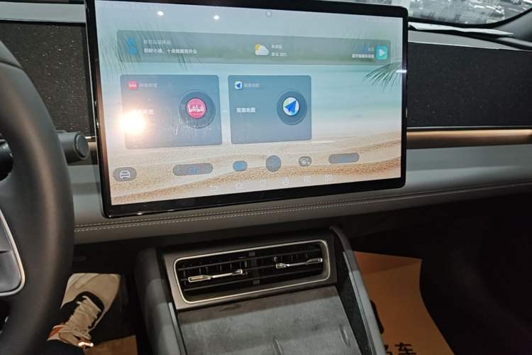 Used BYD Qin L 2024 DM-i 120KM Excellence Model Audio And AC Panel