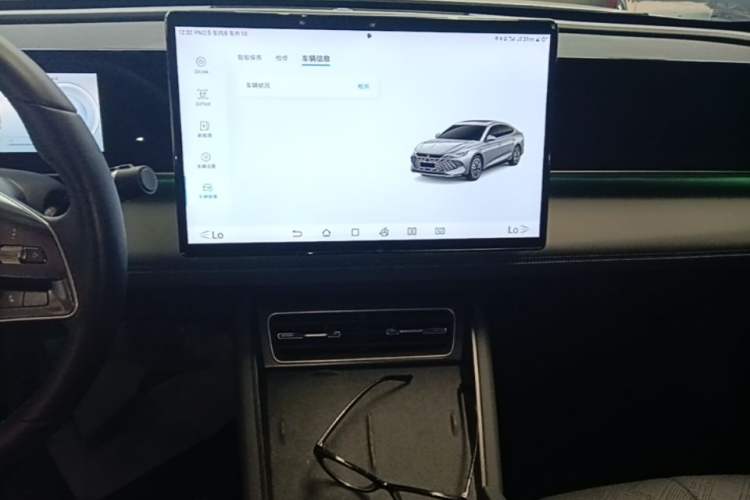 Used BYD Qin L 2024 DM-i 120KM Excellence Model Audio And AC Panel