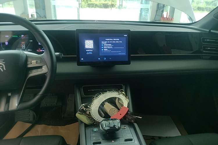 Used BYD Qin L 2024 DM-i 80KM Leading Model Audio And AC Panel