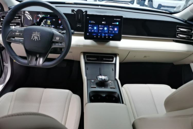Used BYD Qin L 2024 DM-i 80KM Leading Model Center Console