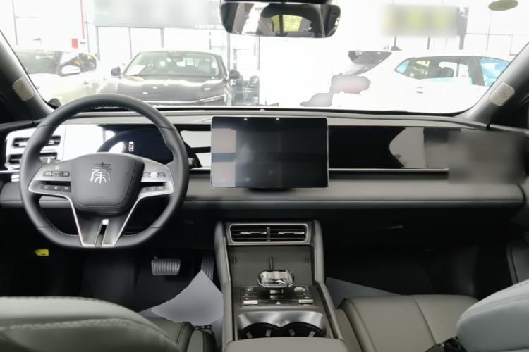 Used BYD Qin L 2024 DM-i 120KM Beyond Model Center Console