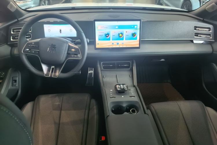 Used BYD Qin L 2024 DM-i 80KM Beyond Model Center Console