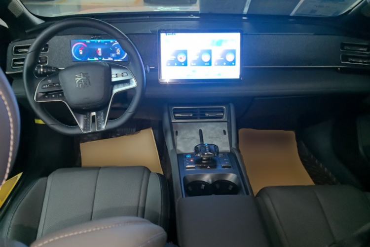 Used BYD Qin L 2024 DM-i 120KM Beyond Model Center Console