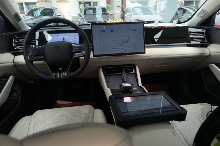 Used BYD Qin L 2024 DM-i 120KM Excellence Model Center Console