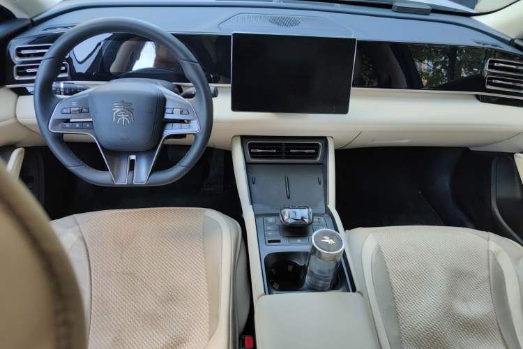 Used BYD Qin L 2024 DM-i 120KM Beyond Model Center Console