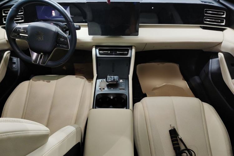 Used BYD Qin L 2024 DM-i 120KM Leading Model Center Console