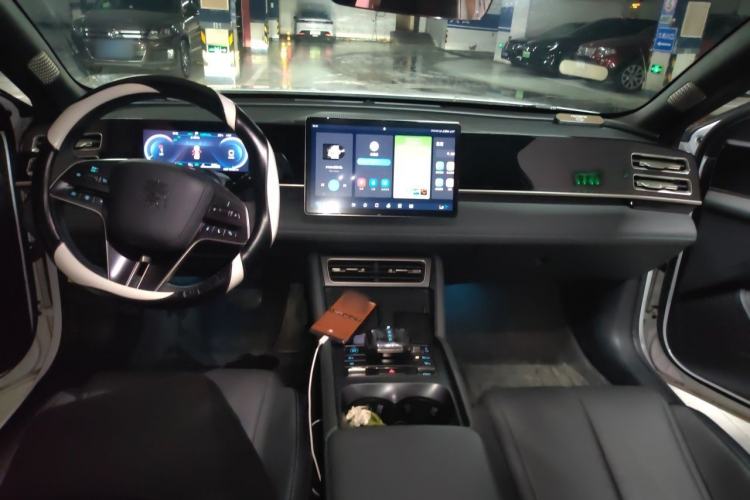 Used BYD Qin L 2024 DM-i 80KM Beyond Model Center Console