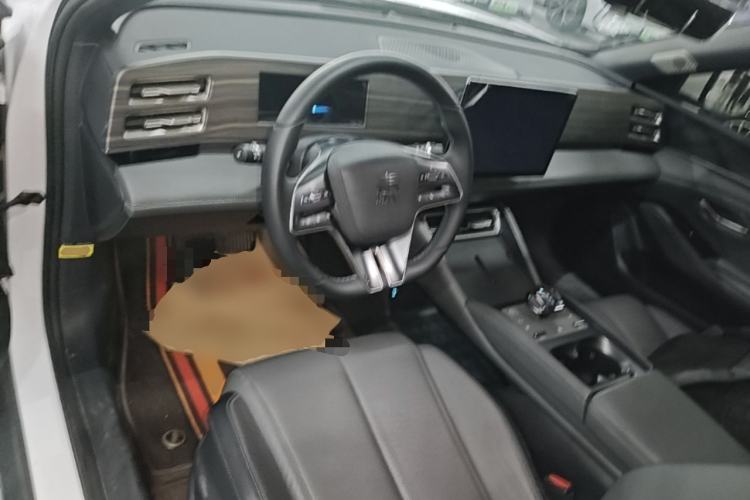 Used BYD Qin L 2024 DM-i 120KM Beyond Model Center Console