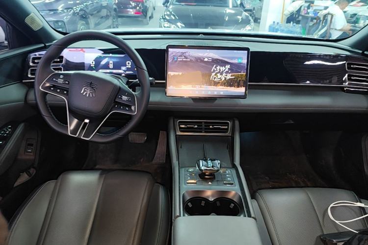 Used BYD Qin L 2024 DM-i 120KM Beyond Model Center Console